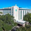 Отель Embassy Suites by Hilton Tampa USF Near Busch Gardens, фото 1