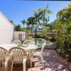 Отель 70 Noosa Parade 5 Bedroom в Нуза-Хедс