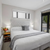Отель The Rees Hotel, Luxury Apartments & Lakeside Residences, фото 49