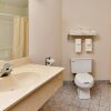 Отель Americas Best Value Inn Tahquamenon Country, фото 10