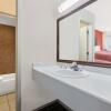 Отель Executive Inn and Suites College Station, фото 8