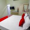 Отель OYO 90968 Graha Family Guest House, фото 13