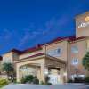 Отель La Quinta Inn & Suites by Wyndham Hinesville - Fort Stewart в Хайнсвилле