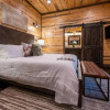 Отель Vacana Offline Cabin, Covered Back Deck, HotTub, FirePit, Pet Friendly, фото 5