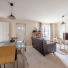 Отель Cosy 2 Bed 2 Bath Central Windsor & Parking, фото 6