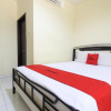 Отель RedDoorz near RS Sarjito Yogyakarta 2, фото 19