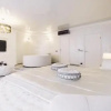 Отель Supreme Jacuzzi Apartment, фото 4