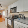 Отель Oak Ridge Retreat w/ Porch < 1 Mi to Downtown, фото 12