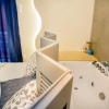 Отель Perfectly located jacuzzi Apt, фото 4