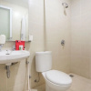 Отель RedDoorz Plus @ Riverside Malang, фото 8