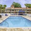 Отель Howard Johnson Express Inn Suites South Tampa Airport, фото 17