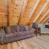 Отель Moonlight and Memories - Two Bedroom Cabin, фото 21
