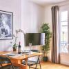 Отель B  823 -  Buttes Chaumont - Spacieux appartement, фото 13