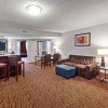 Отель Embassy Suites Dallas Market Center, фото 16