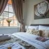 Отель Most central luxury apartment - sleeps 4 & FREE parking!, фото 9