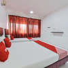 Отель OYO 90806 Rumah Tumpangan Laut Selatan, фото 13