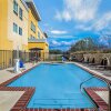 Отель La Quinta Inn & Suites by Wyndham Karnes City - Kenedy, фото 35