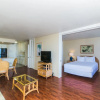 Отель Ilikai Marina One Bedroom Harbor View Condos - Walk to Ala Moana Beach Park!, фото 14
