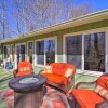 Отель Idyllic Newland Cottage w/ Spacious Deck, Fire Pit в Пайнола