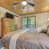 Отель Lil Bear's Den, 3 Bedrooms, Hot Tub, Deck, Wifi, Sleeps 8, фото 4