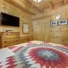 Отель Bear Tracks - Two Bedroom Cabin, фото 37