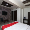 Отель OYO 11722 Crystal Guest House, фото 3