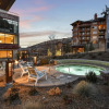 Отель Modern & Luxurious 2 Br - Ski In/ski Out! 2 Bedroom Condo by Redawning, фото 1
