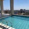 Отель Karim house, 2 bedroom apartment with king beds, balcony view and workspace in Kilimani Nairobi, фото 13