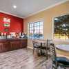 Отель ECONO LODGE INN & SUITES MEMPHIS AREA, фото 11