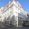 Отель JOIVY Gorgeous 2-bed home, 3 mins from Lisbon Cathedral, фото 1