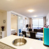 Отель WESLEY, 2BDR Carlton Apartment, фото 13