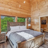 Отель Grizzlies Den 4 Bedroom Cabin by RedAwning, фото 16
