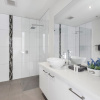Отель The Jetty Beach Apartment by Ready Set Host, фото 7