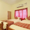 Отель OYO Flagship 42700 White Sand Guest House, фото 25