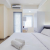 Отель Good Deal And Homey Studio Apartment At B Residence, фото 2