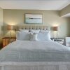 Отель Newmark Elliott Bayview Luxury Suite - Two Bedroom Apartment with Balc, фото 19