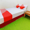Отель OYO 90725 Zeevanna Guest House Syariah, фото 10
