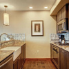 Отель Slopeside  At Base Of Peak 8, Sleeps 6! 1 Bedroom Condo by RedAwning, фото 10