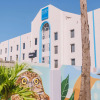 Отель TRYP by Wyndham Aruba Adults Only Hotel в Палм-Биче