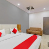 Отель OYO Flagship 80700 Hotel Dumas Rooms Restaurant, фото 3