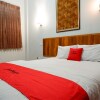 Отель Harmony Homestay Kudus by RedDoorz в Кудусе