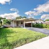 Отель Tropical Oasis Retreat In Oakland Park, Fl 3 Bedroom Home by RedAwning в Окленд-Парке