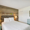 Отель Venus 117 is a 1 BR with recent updates steps from the pool and beach access by RedAwning, фото 32