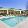 Отель Howard Johnson by Wyndham Greensboro Near the Coliseum, фото 10