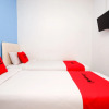 Отель RedDoorz Near Kota Lama Semarang, фото 8