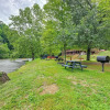 Отель Riverfront Smokies Retreat ~ 14 Mi to Railroad!, фото 7