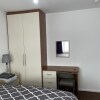 Отель Immaculate 4-bed House Near Heathrow Airport, фото 7