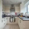 Отель Cosy 1 Bed Apartment with LillyRose Apartments, Free Parking, Free Wi-Fi, Hemel Hempstead, фото 1