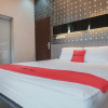 Отель RedDoorz @ Jamin Ginting Medan, фото 11