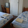 Отель Room in Guest room - Comfortable Family room with Tv, Free Fast Wifi, Sleeps 4 with 1 Bunk Bed, фото 4
